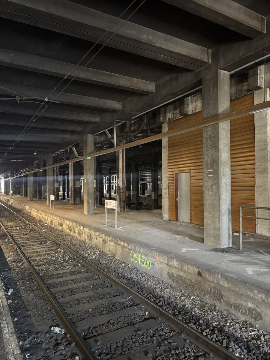 Sybic141's tweet photo. Bonjour à tous 👋, 
Ma première fois depuis Rouen @UsagersSNCF , je vous conduis jusqu’à Paris St Lazare, sur 
le 🚊NOMAD1️⃣3️⃣1️⃣4️⃣8️⃣,retard ⏰ et ensuite jusqu’à Le Havre, sur 
le 🚊NOMAD3️⃣1️⃣3️⃣1️⃣
Belle soirée et bon voyage ☀️🥵
@udupc14 @vernon45 @defenseaxessud1 @collectif_udurn https://t.co/m4R7HGcesE