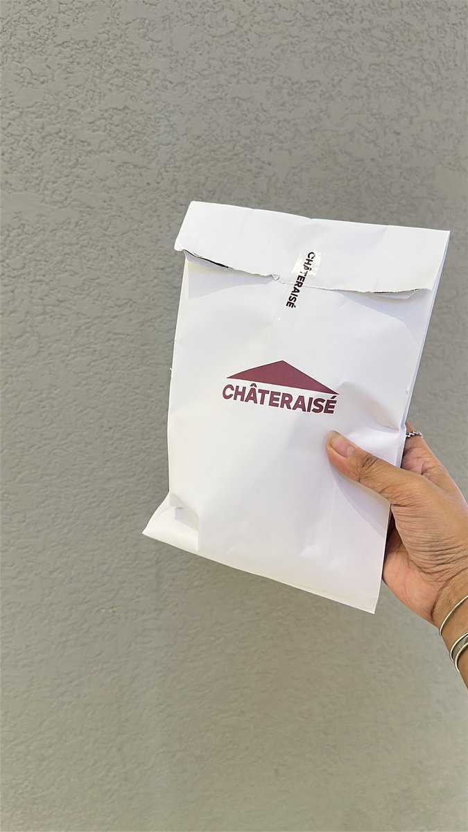 swextdemon's tweet photo. yg wajib dibeli kalo di chateraise 🤤 https://t.co/5Xi4bWBgq8