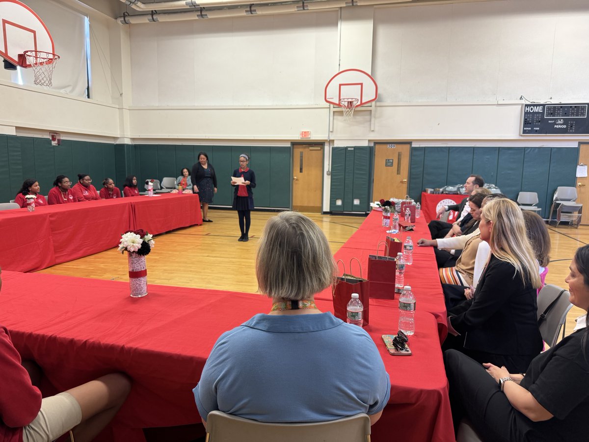 bch_anesthesia's tweet photo. This month, our Division Chiefs visited MCA to celebrate the graduating 8th-grade class! Hearing students reflect on their time at Boston Children's Hospital and the impact of their internship. We are so proud of them and can't wait to see what they do next! #MCA #BCH https://t.co/34yaDs5QdV