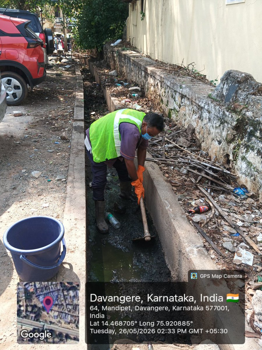DrmMys's tweet photo. As part of #WorldEnvironmentDay2026 celebrations, a special cleanliness drive and awareness rally were conducted at Davangere Station to educate passengers on the harmful effects of single-use plastics and promote eco-friendly alternatives.

@SWRRLY
#mysdivision
#NewForClimat https://t.co/HpgutGOQkr
