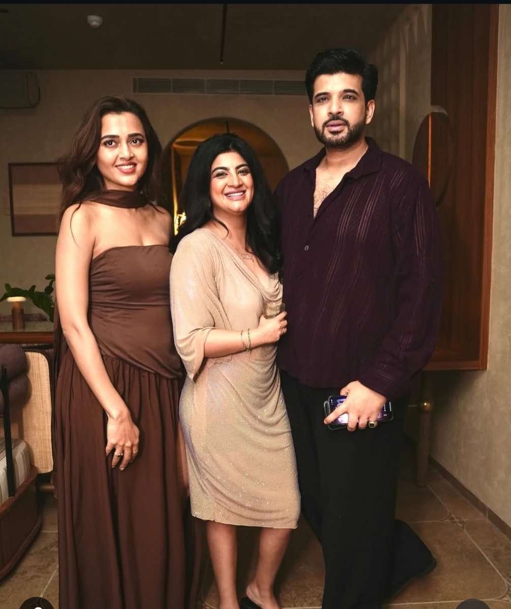 S1Sahoo's tweet photo. Love this fit of teju 🤌🏻🥰

And this glow with the ring hits different 💍❤️🧿

Bdw loving the trend of  early 2000's duppata style 🥰

#TejasswiPrakash #KaranKundrra #TejRan https://t.co/Mxsy0RHqhh