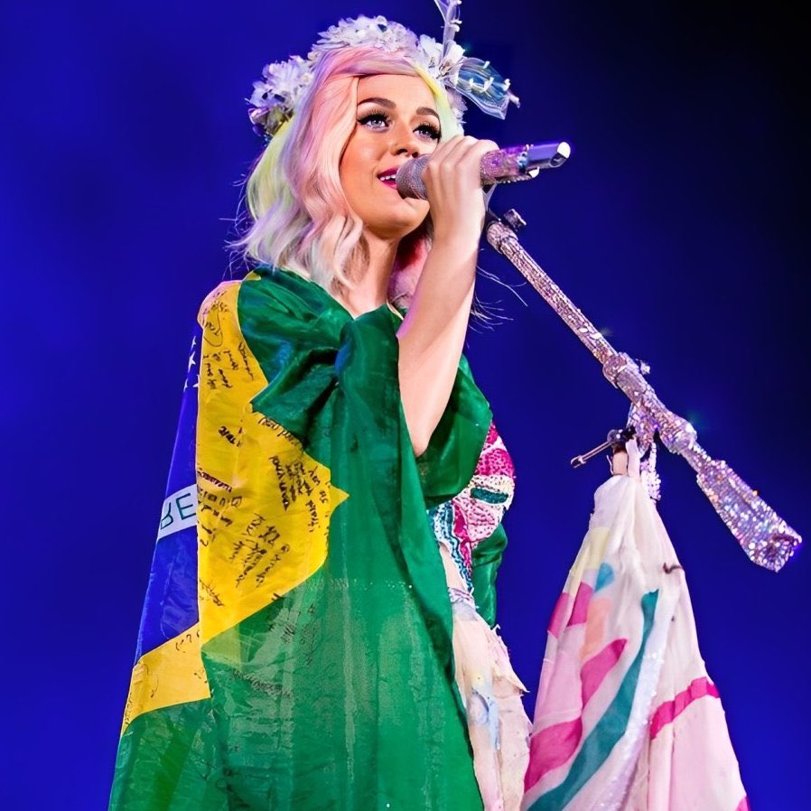 katyperryinfoo's tweet photo. Katy Perry is in advanced negotiations to perform in Copacabana at the "Todo Mundo no Rio" festival in 2027, according to Vanity Brazil. https://t.co/UR6PQfkQIY