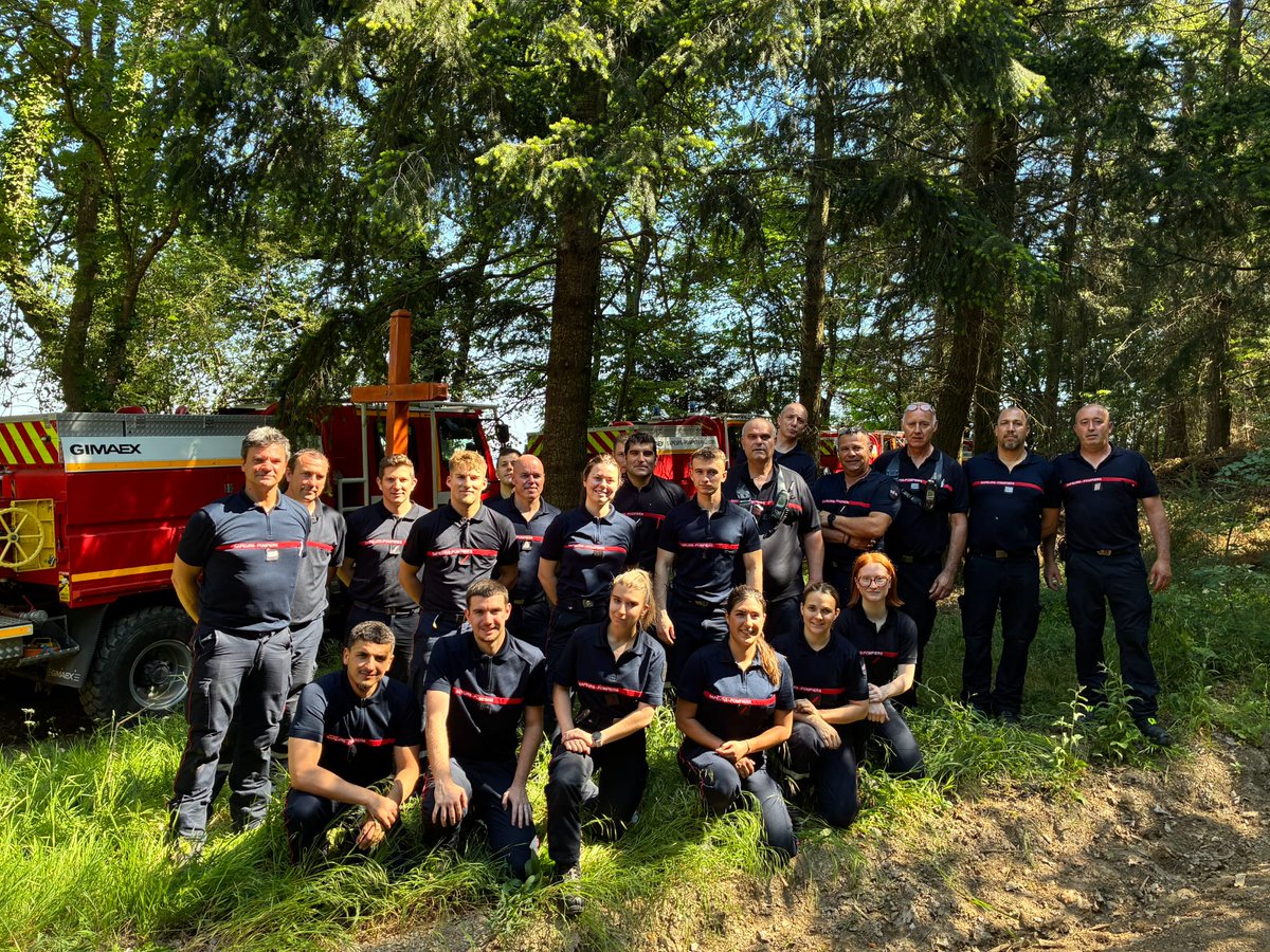 sdis42's tweet photo. 🌲🔥 15 stagiaires ont suivi un stage Feux de Forêt FDF1/FDF2 du 23 au 25 mai, entre Le Chambon-Feugerolles, Saint-Romain-les-Atheux et Firminy. 

3 jours de formation terrain pour renforcer la réponse opérationnelle du SDIS 42 avant l’été. https://t.co/9aQljU3kzc