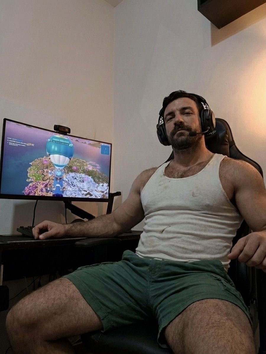 HAIRY GUY(The Ugliest) tweet media
