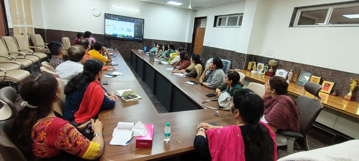 DIETDaryaganj's tweet photo. An Orientation Session on #DIKSHA2.0 and its AI-enabled features condcted by CIET-NCERT &amp; SCERT Delhi was attended by Faculty Members &amp; BRPs of DIET under the guidance of Principal Dr. Anjul Sharma. The session focused on digital tools for enhanced teaching-learning. https://t.co/62nlH7xls7