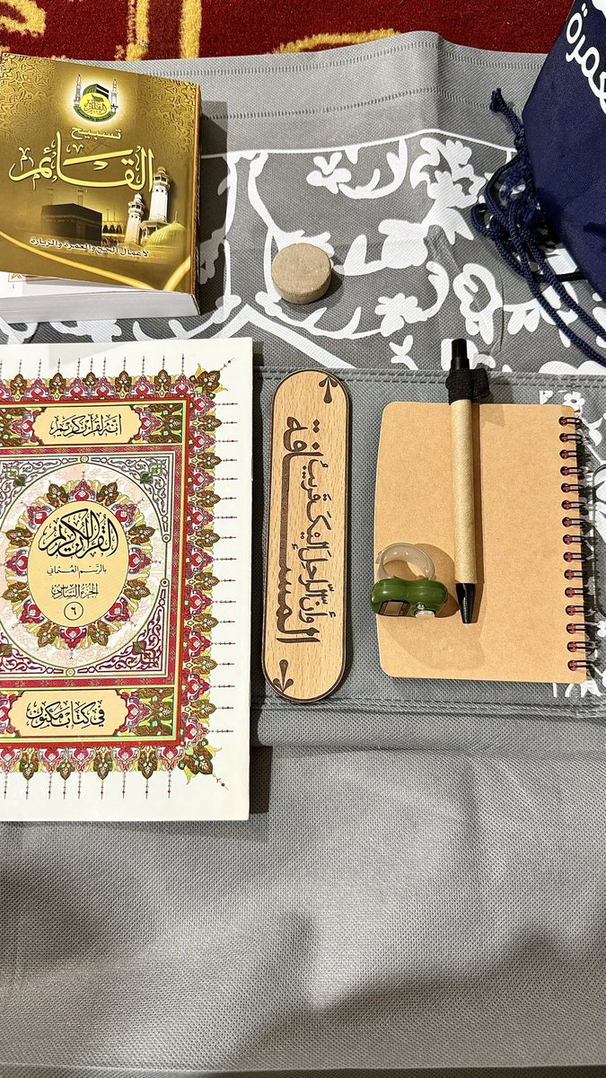 Cloudzm_'s tweet photo. لحظات عظيمة، وثّقت القليل منها ما بين إني أريد أن أعيشها بكاملها دون انشغال، وبين رغبتي بحفظ هذي اللحظات في عينيّ وذاكرتي حتى تتعاظم فيّ نية العودة..
والآن ألوم نفسي ليتني وثّقت أكثر..
لكن؛ وكلي أمل ورجاء، يا رب زينب تحج مرة ثانية 🤍 https://t.co/2wYcbg1PuN