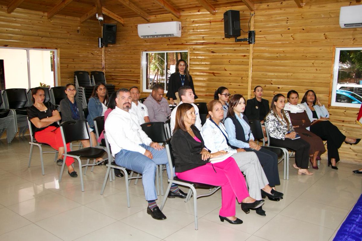 SRSMRDO's tweet photo. Las jornadas estuvieron encabezadas por el director del SRSO, doctor Edisson Rafael Féliz Féliz, junto a miembros del Comité de Contrataciones Públicas. https://t.co/8IIKLmZU1K