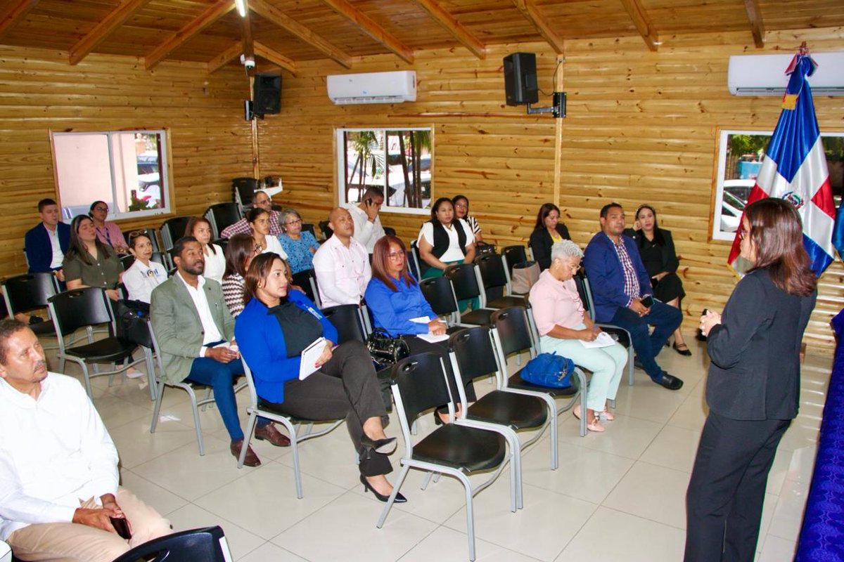 SRSMRDO's tweet photo. Los encuentros tuvieron como propósito reforzar aspectos clave en la gestión de los procesos, estandarizar la documentación generada y continuar fortaleciendo la transparencia, la eficiencia, el cumplimiento normativo y las buenas prácticas en cada uno de nuestros procesos.
#SRSO https://t.co/5T35eDTKHg