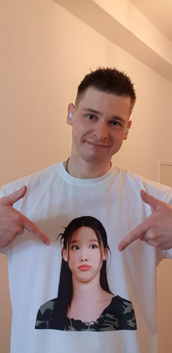 Skyass's tweet photo. OMW to the concert. Bringing NAYEON with me #TWICE #NAYEON #THISISFOR #TWICE_THISISFOR_WORLD_TOUR #TWICE_THISISFOR_WORLD_TOUR_IN_COLOGNE https://t.co/7zdWLS4zq0