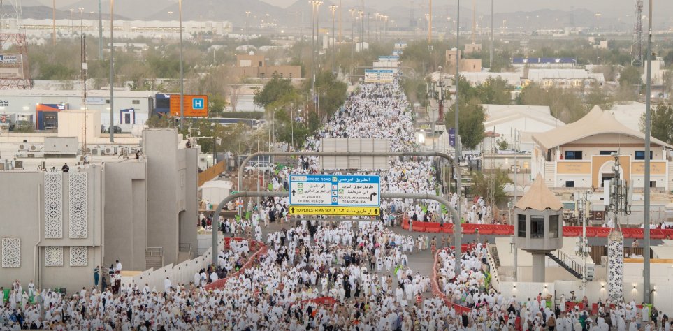 AZK_SA's tweet photo. عدد حجاج هذا العام بلغ 1.7 مليون حاج لموسم حج 1447هـ

- إجمالي عدد الحجاج:1,707,301 حاج

- حجاج الخارج: 1,546,655 حاج
- حجاج الداخل: 160,646 حاج

• عدد الذكور: 893,396
• عدد الإناث: 813,905

• المتطوعون: 26,701
• الكوادر الصحية: 441,049
• عدد الجهات الحكومية المشاركة: 165 جهة
• المستفيدون من مبادرة طريق مكة: 388,694 حاجًا

تقبل الله من الحجاج حجهم 🙏

(هيئة الإحصاء)