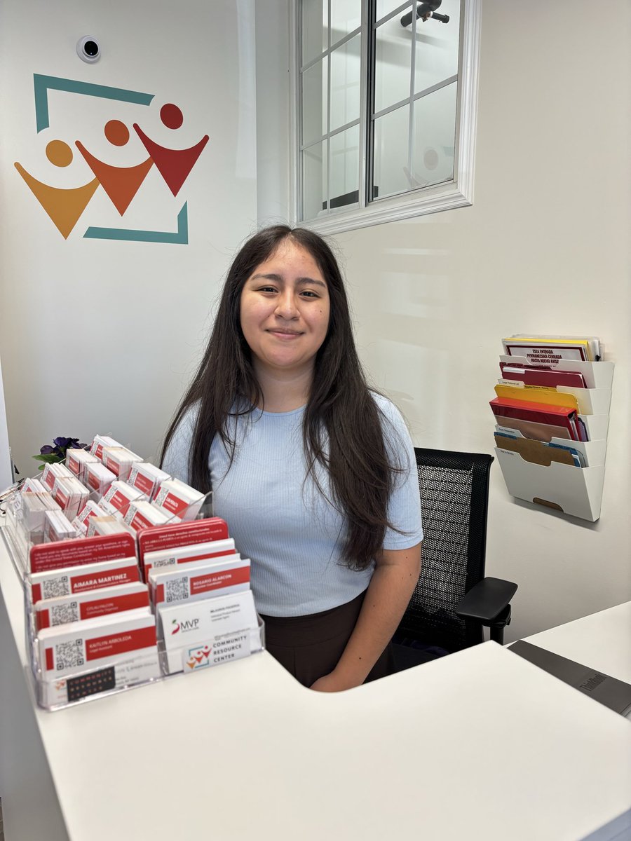 CommResCenterNY's tweet photo. We’re thrilled to welcome Briana to the CRC team! A recent graduate of Amherst College, Briana earned her bachelor’s degree in Latinx &amp; Latin American Studies and Spanish.

When she’s not working, she enjoys visiting museums, traveling, and spending time as a proud new cat mom https://t.co/mpOs3wX4Mw