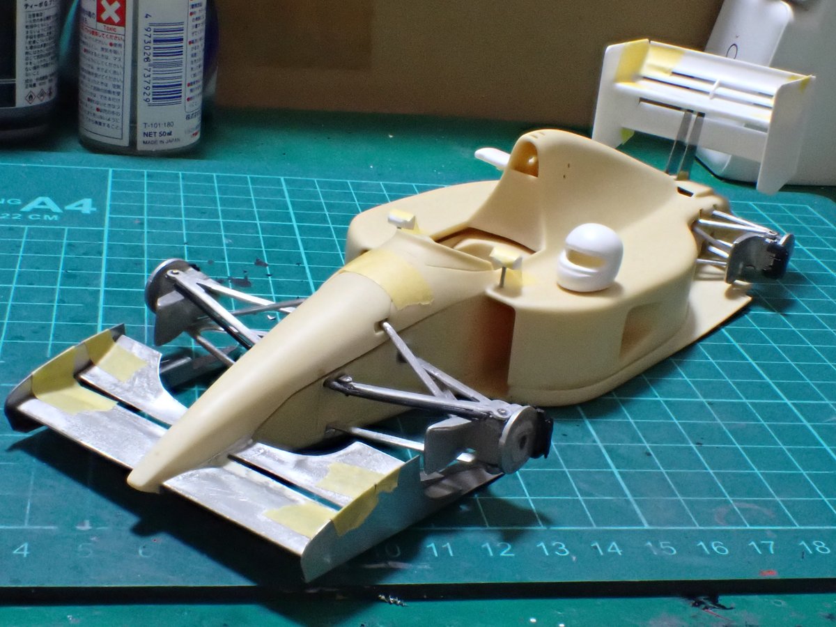 Modeler_Rabbit's tweet photo. #All_That_Competition_Car2026
1/20 STUDIO27 マクラーレンMP4/6  ブラジルGP🇧🇷

仮組完了。リアウイング、車載カメラ、バックミラーもMP4/5Bから流用しました。ちなみにキットには何故かレインタイヤが…確かレース中に使用していなかったはずなのでスリックタイヤに交換しました👍

#McLarenMP4-6 https://t.co/I4Y0lVrZJu