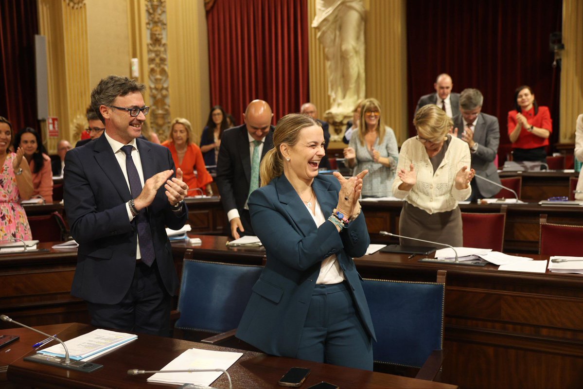 a_costacosta's tweet photo. Seguim complint amb el programa de govern del @ppbalears de @MargaProhens. 

Aprovam al Parlament la Llei d'Acceleració de Projectes Estratègics, que ajudarà a transformar la nostra economia, reduir la burocràcia als ciutadans i les empreses, i introdueix més rebaixes fiscals. https://t.co/qDXOfMnadJ