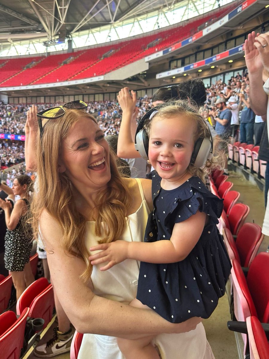 BeckySlingsby's tweet photo. Another promotion in the bag! 🤍🖤 

You Pies! ⚪️⚫️ Notts are going up! 🙌🏼 https://t.co/DsLgoJYQUq