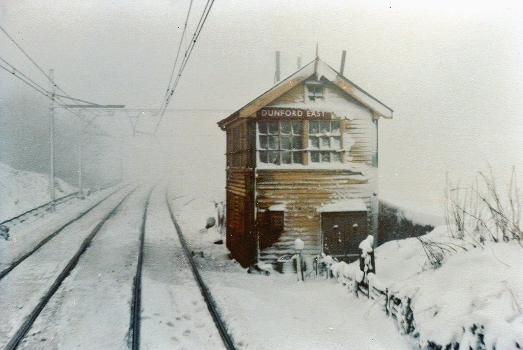 WoodheadRoute's tweet photo. Here's a nice picture to cool you down in this heatwave. ☀️

Dunford East Box
4th January 1979.

© Arnie Furniss. https://t.co/myCvDFSbIK