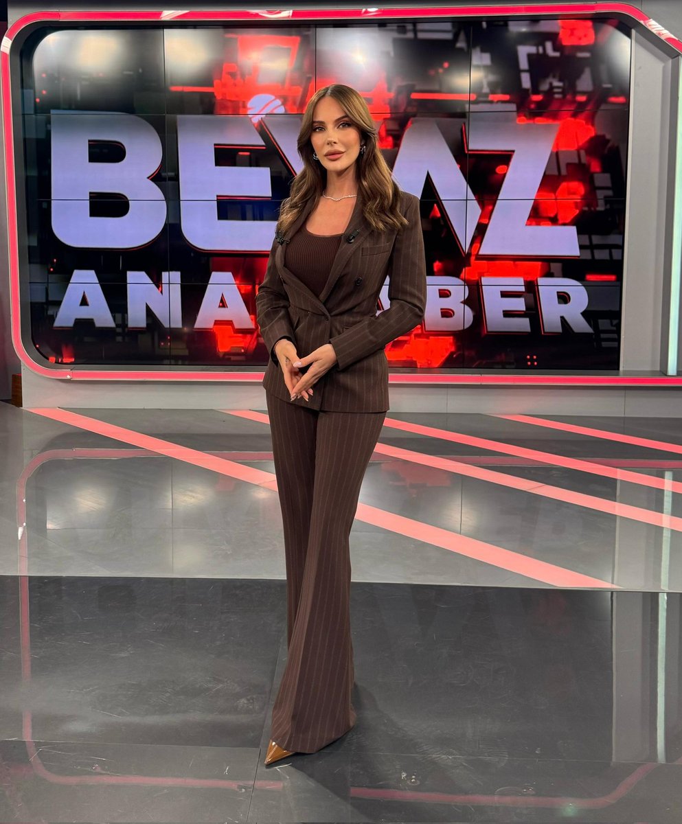 beyaztv's tweet photo. Beyaz Ana Haber,  Hande Sarıoğlu'nun sunumuyla Beyaz TV’de devam ediyor... 
@HandeSariogluu 
@beyaztvanahaber #gündem #beyaztv https://t.co/OwPehzygth