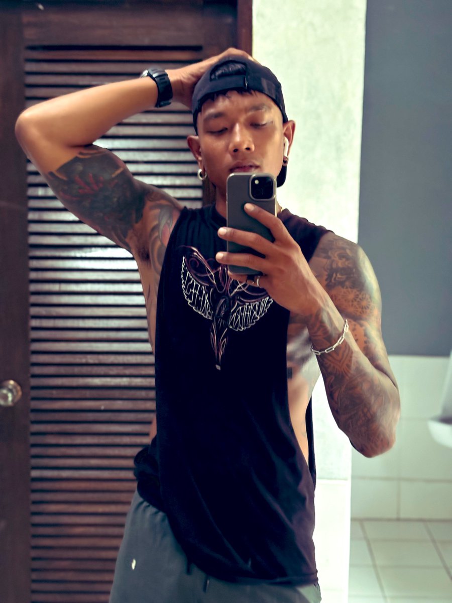 🇹🇭 หล่อสักลาย tweet media