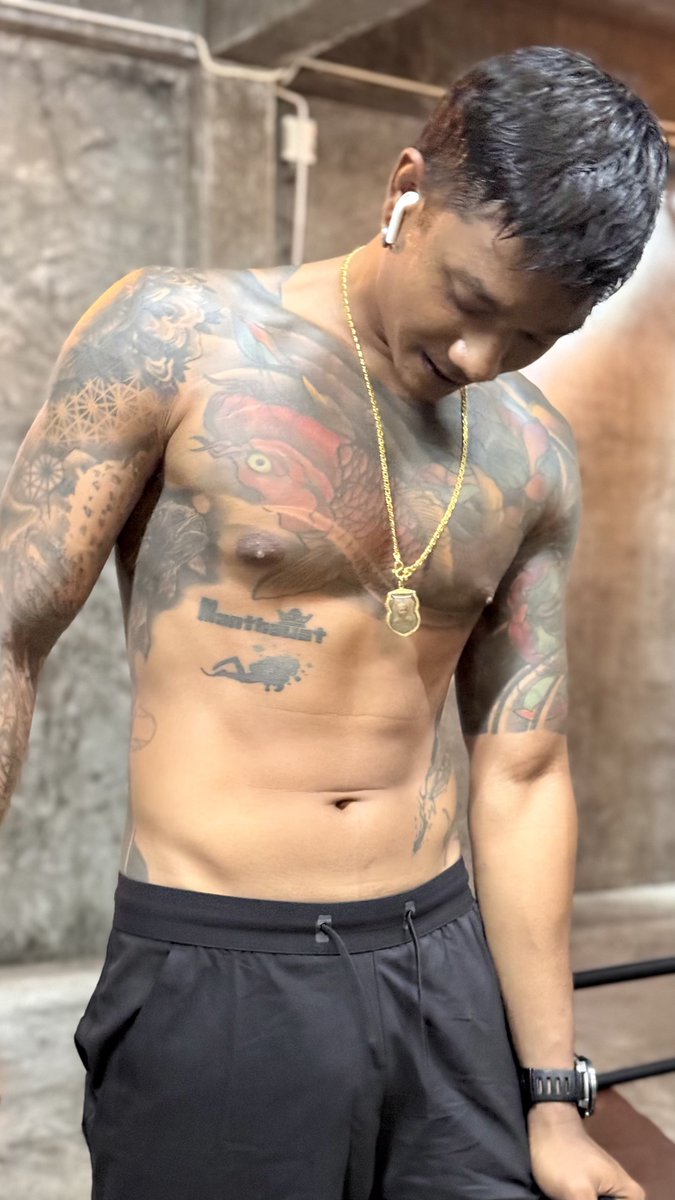 🇹🇭 หล่อสักลาย tweet media