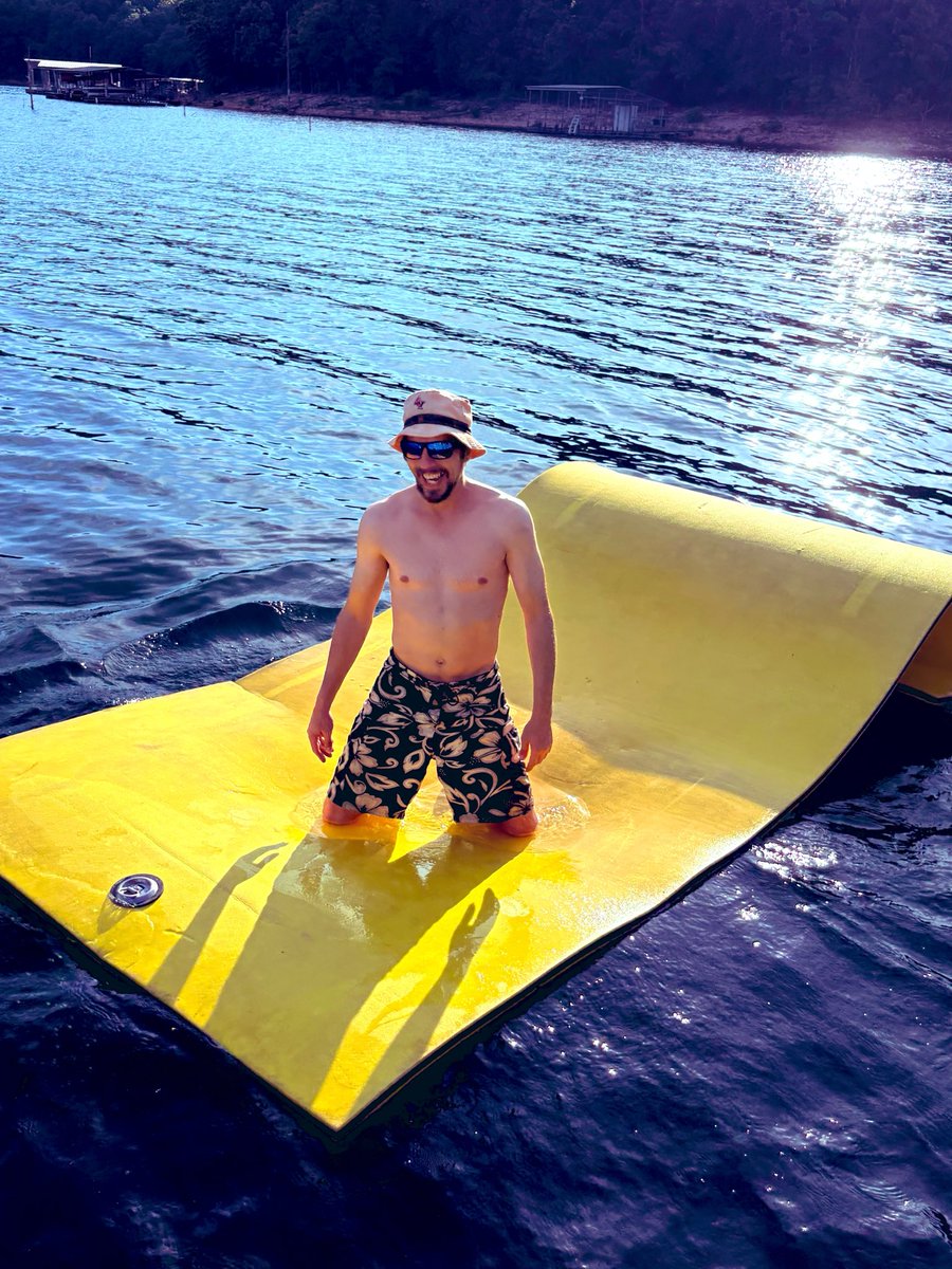 herbabae's tweet photo. A day at the lake with my favorite guys ❤️🌞 https://t.co/uh4SAeVtJp