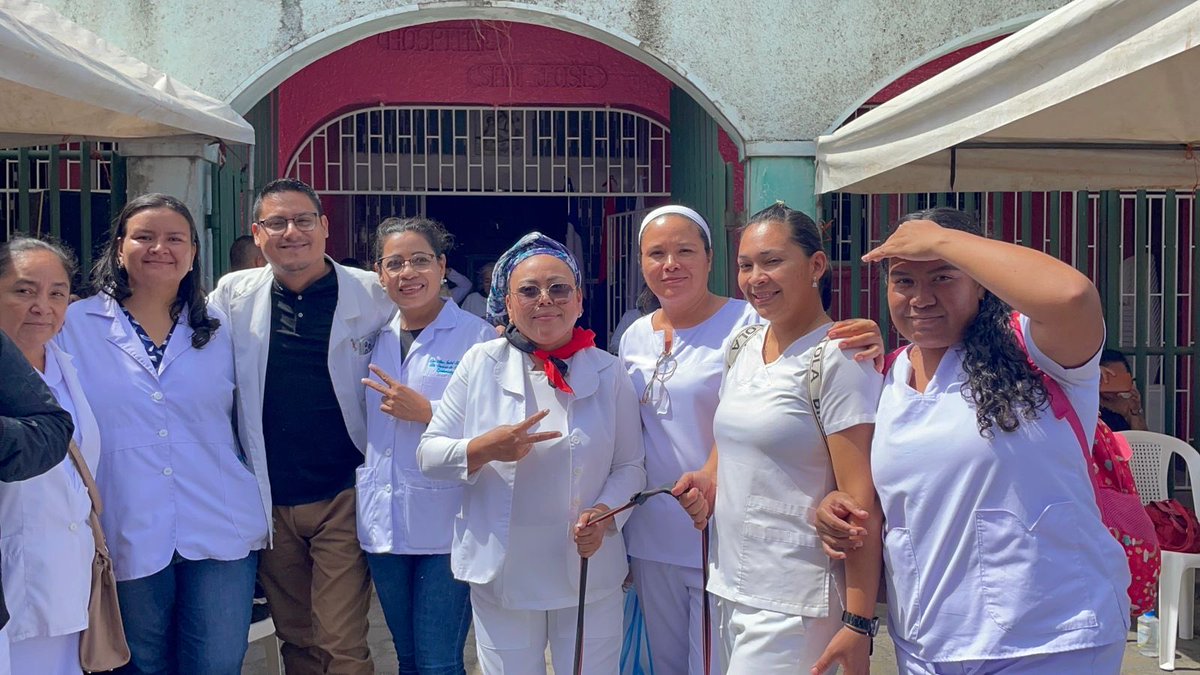 VivaNicaragua13's tweet photo. 🔴 En saludo al Día de la Madre Nicaragüense, el Ministerio de Salud realiza una mega feria de salud en Diriamba, Carazo, brindando atención médica especializada gratuita y de calidad para las familias del municipio. 💙👩‍⚕️

#LoQueSeVive #Diriamba #Salud https://t.co/9kmug9wSr3