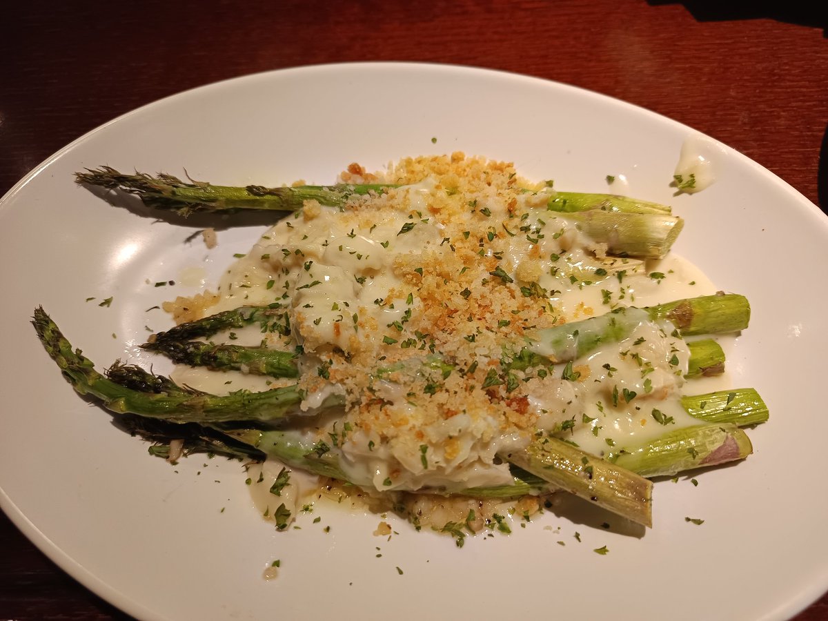 RLLoverJoe's tweet photo. Snow Crab Legs Tuesday - Steamed: Two clusters of steamed snow crab legs served over crispy potatoes with choice of side (crab topped asparagus)  RedLobster Georgesville Rd #RedLobster Columbus Ohio https://t.co/goEANpoL2T