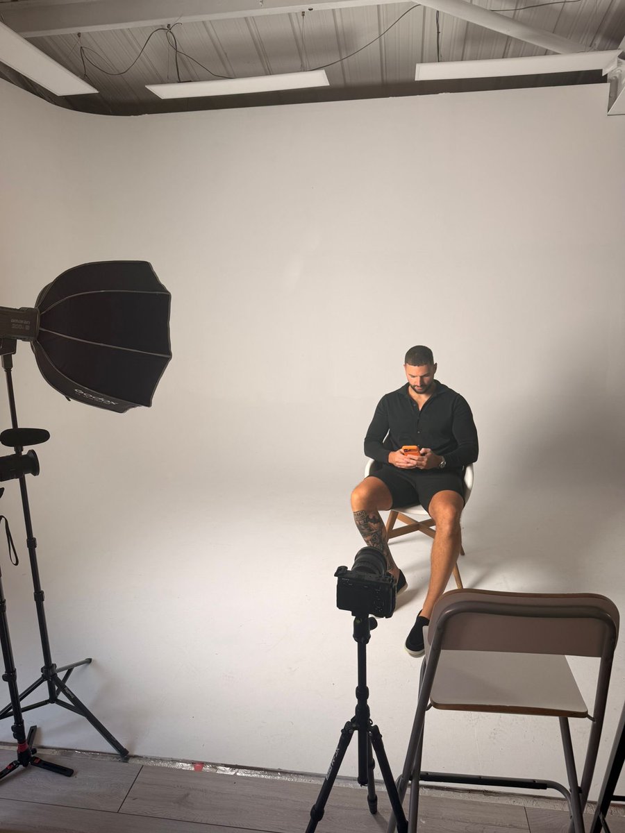 thercornelius's tweet photo. Behind the scenes today.

One shoot day = weeks worth of content 🎞️

#content #contentcreator #ofm #ofmodels https://t.co/jWtnfPvD3k