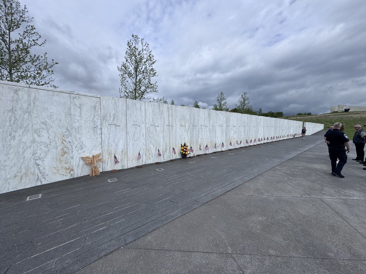frphartmann's tweet photo. One would be terribly remiss to be driving the beautiful Lincoln Hwy (US 30), and not visit the National Flight 93 Memorial.  Such quiet dignity and solemnity. It is hard to believe that it is almost 25 years.  May we never forget. May they rest in peace. https://t.co/9VKJaPLDiY
