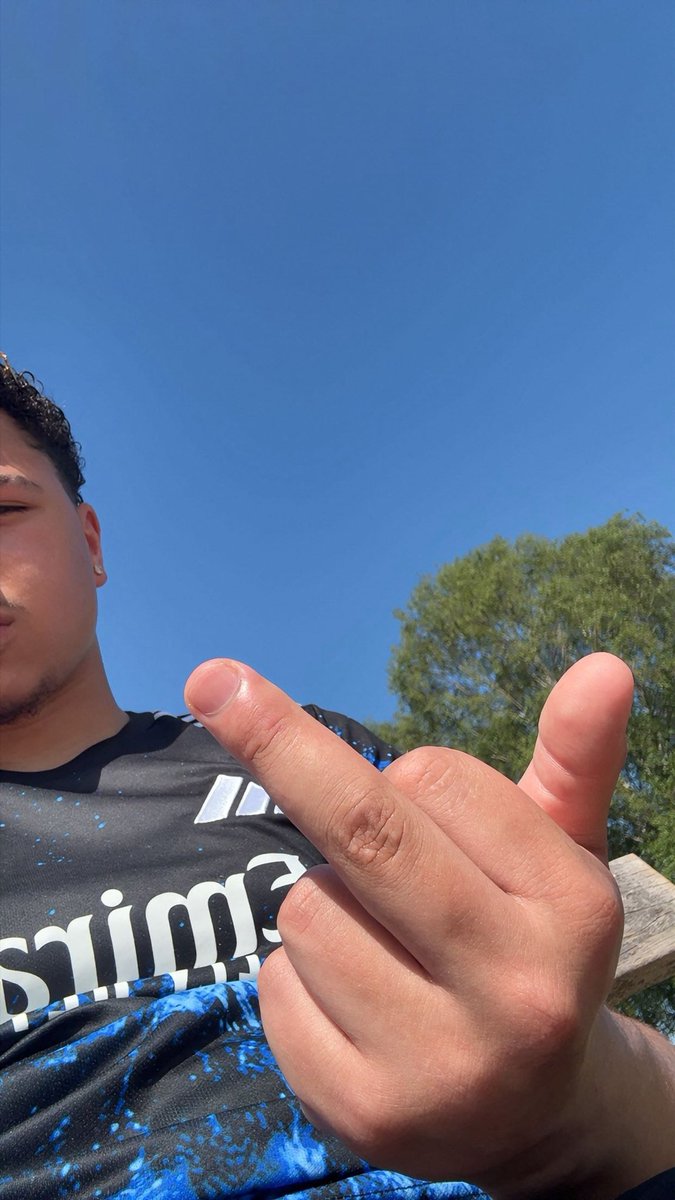 master_jaydenn's tweet photo. Kus mijn kkr schoenen sukk3ls 😈

findomnl findom sneakers socks master tikkieslaaf meester https://t.co/oVBAtpTDWg