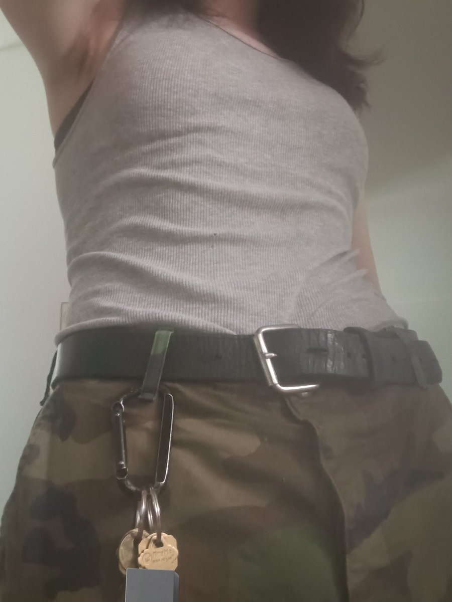 LizzieHasAGat's tweet photo. Daily reminder to stop being fat and gross https://t.co/GzufPtt7cC