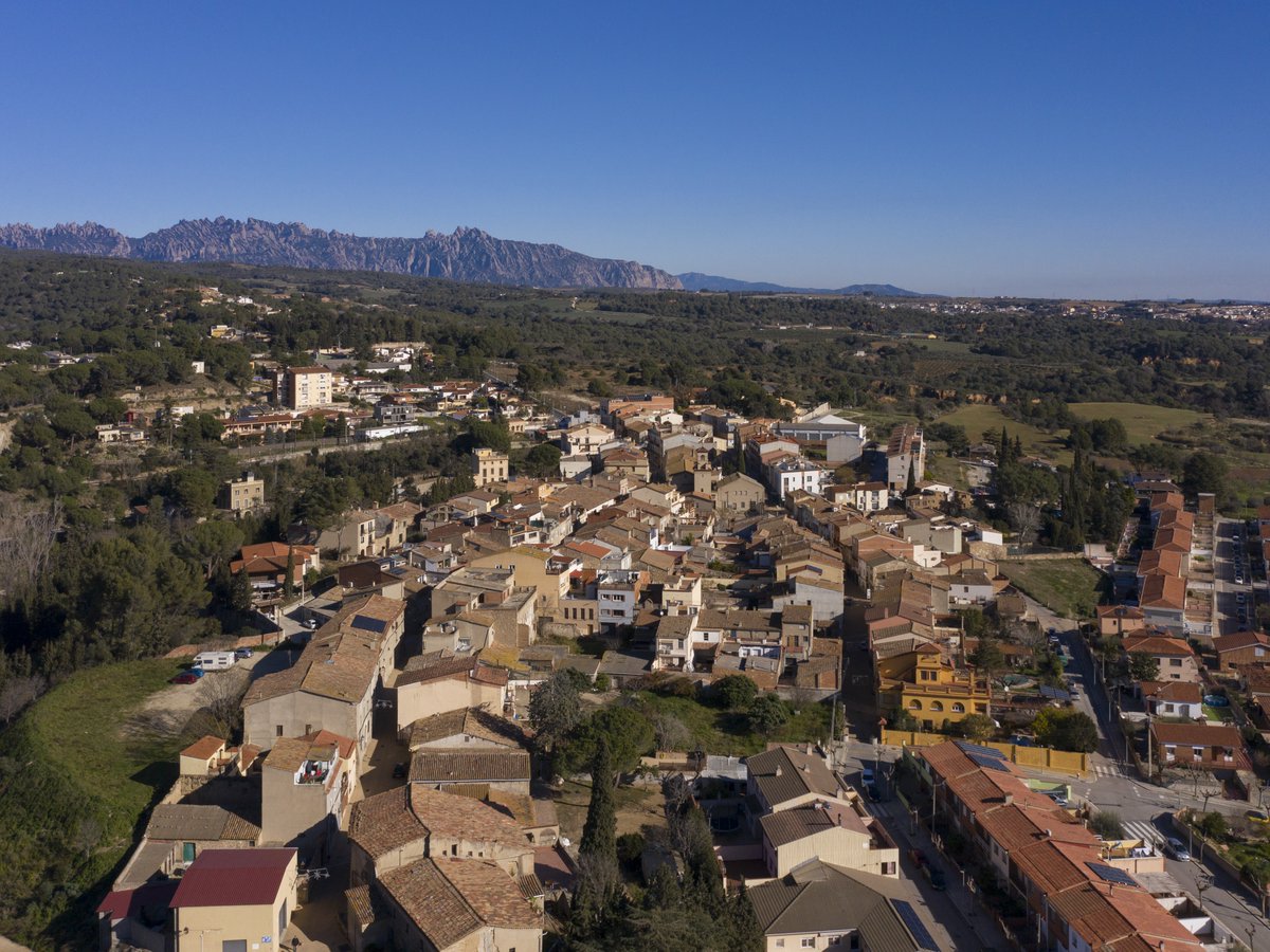 Anoia_Turisme's tweet photo. 🏘️ Vallbona d’Anoia conserva l’essència dels antics pobles de pas, amb carrers plens d’història, cases modernistes i racons que expliquen el seu passat vinculat al comerç i als viatgers✨

👉 Consulta la col·lecció Nuclis amb encant: https://t.co/EHJbKWUIlq https://t.co/D0SW52XuOh