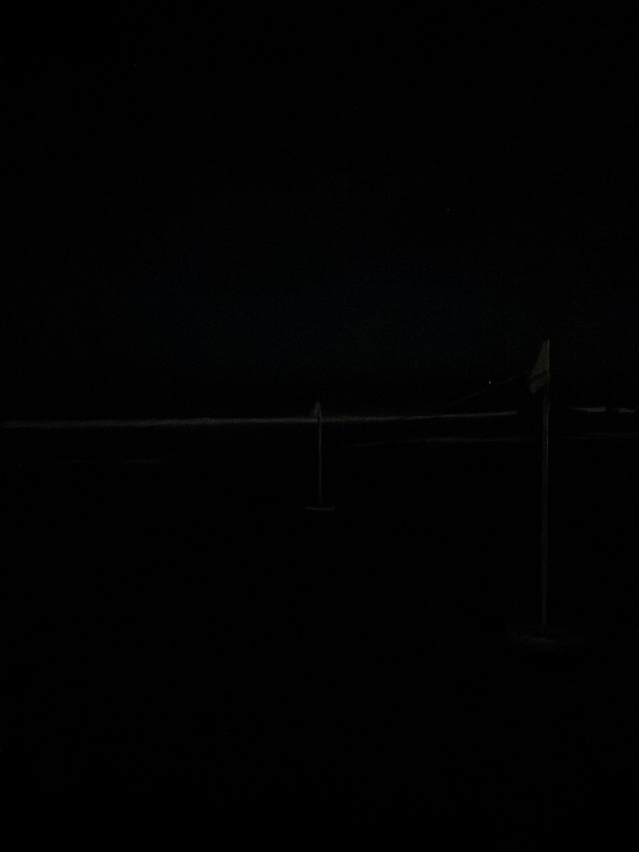 acrovil14's tweet photo. Nagpicture lng ako sa dilim ng naka night mode biglang gusto ko na agad maglaro volleyball haha https://t.co/6nhqRAIteF