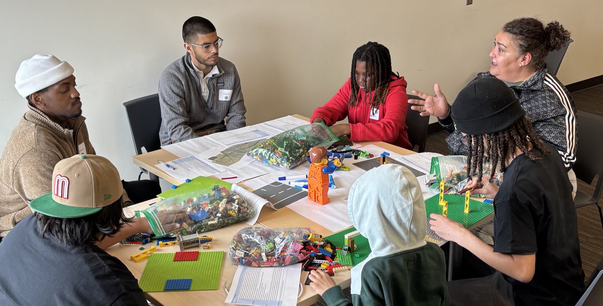 IbrProgram's tweet photo. Earlier this month, our team led a "Building Bridges" workshop as part of iUrban Teen's STEM Summit at Portland Community College's Cascade Campus. 

Middle and high school kids met with program staff to learn about the varied jobs and skills required to construct a new bridge. https://t.co/7ENrbarCUM