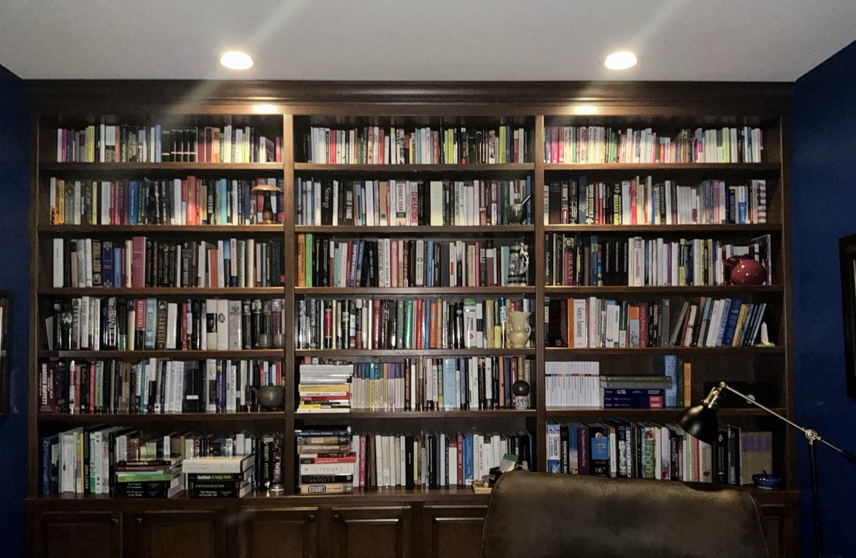 Jim_Kozlinski's tweet photo. @BoringBiz_ Can confirm 😂

But if your bookshelf looks like that you know enough not to care. https://t.co/4RMMKG1nMo
