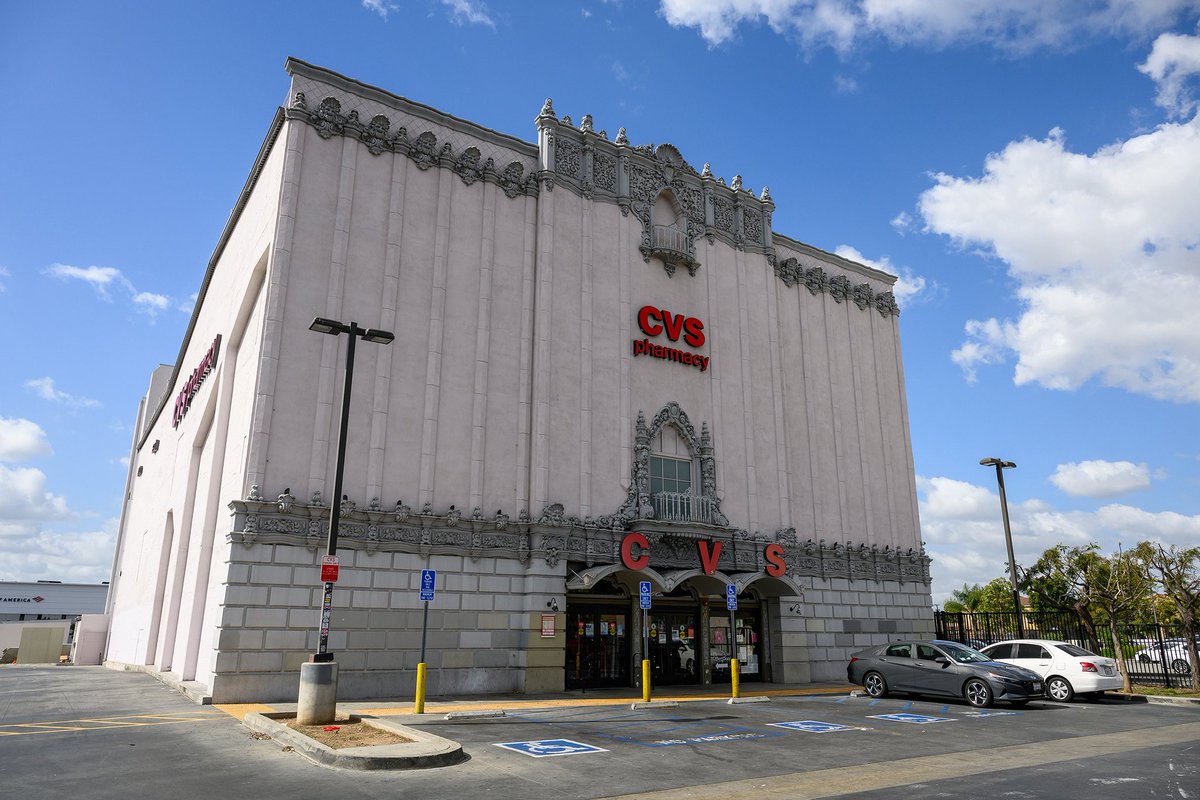 karolime__'s tweet photo. The fucking goth cvs in East LA is a prime example ( former theater) https://t.co/f34hmmbA1w