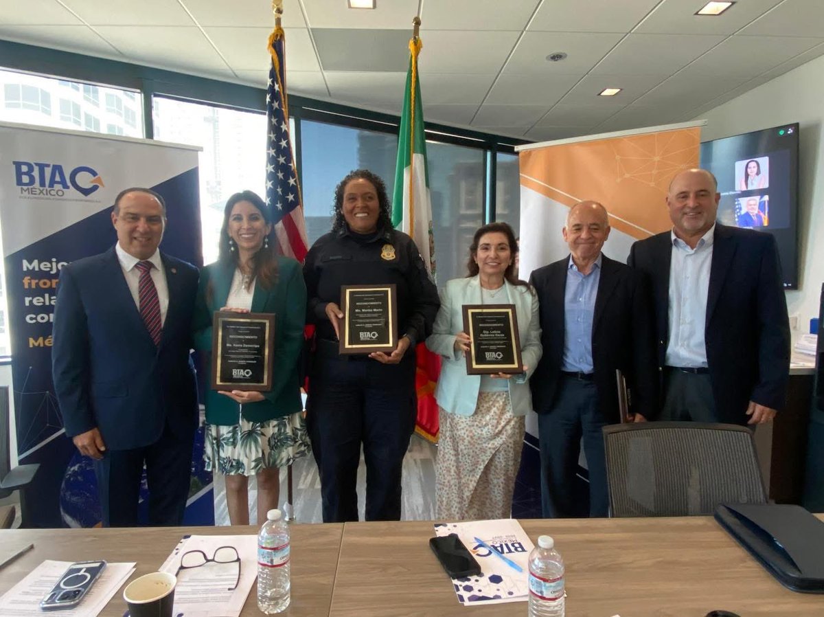mujerespantam's tweet photo. 🔵 Desde la Secretaría de las Mujeres PAN Tamaulipas reconocemos la participación de la Dip. Federal Letty Gutiérrez en espacios de diálogo y análisis que fortalecen la competitividad, la certeza jurídica y el desarrollo económico de nuestro país. 

#AcciónNacional #Tamaulipas https://t.co/btZ9cnIa8o