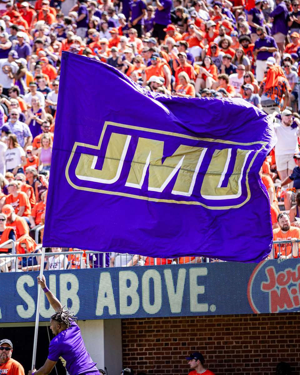 JMUFootball's tweet photo. See you in 2028, C'Ville 😁

#GoDukes https://t.co/ZZuyhp7sh2
