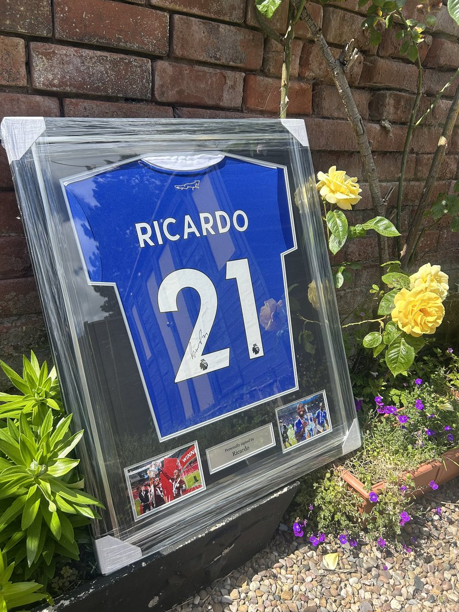 FFSPod's tweet photo. 3 DAYS to enter our GIVEAWAY!

Signed &amp; Framed #LCFC Ricardo Pereira Shirt 🦊 
It costs the same as a pint or a coffee ☕️ 🍺 

Full details and to enter here - https://t.co/vAijq2q85C https://t.co/zYN1hK6twt