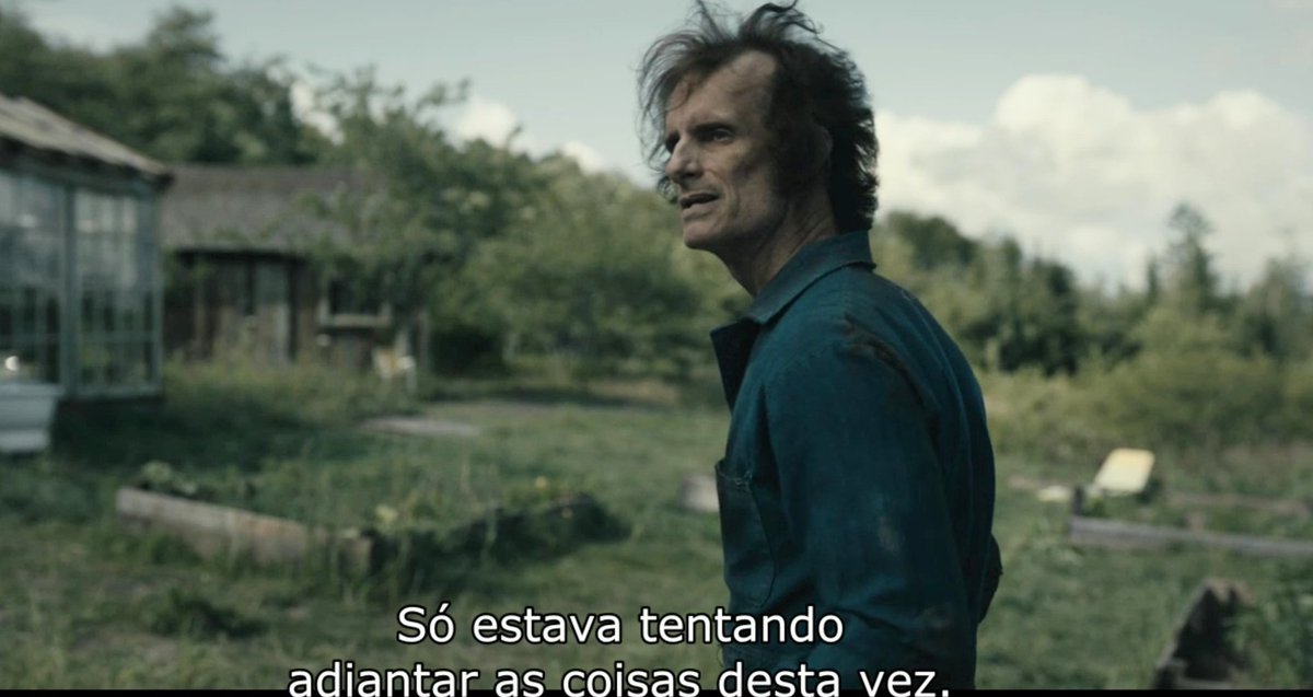 clareamente_'s tweet photo. SÓ FOI O VICTOR reencontrar o menino de branco no episódio 4 da primeira temporada ele simplesmente começou a cavar um monte de cova ANTES do massa*cre da Casa Colônia e disse que tava adiantando as coisas 👀

ELE TEM UM CICLO DOCUMENTADO na memória dele????? 🤔 #From https://t.co/cVxPDOhPqP
