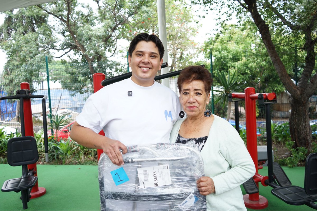 GuillermoRuiz_T's tweet photo. Gracias al contacto permanente con los grupos comunitarios en distintas colonias de la alcaldía, entregamos una andadera para nuestra vecina Lulú de Lomas de la Era. 

En el @PAN_CDMX siempre estaremos apoyando a nuestras vecinas y vecinos con alegría! ¡Tomemos Acción! 
#AAT #GRT https://t.co/cqul2lnKgU