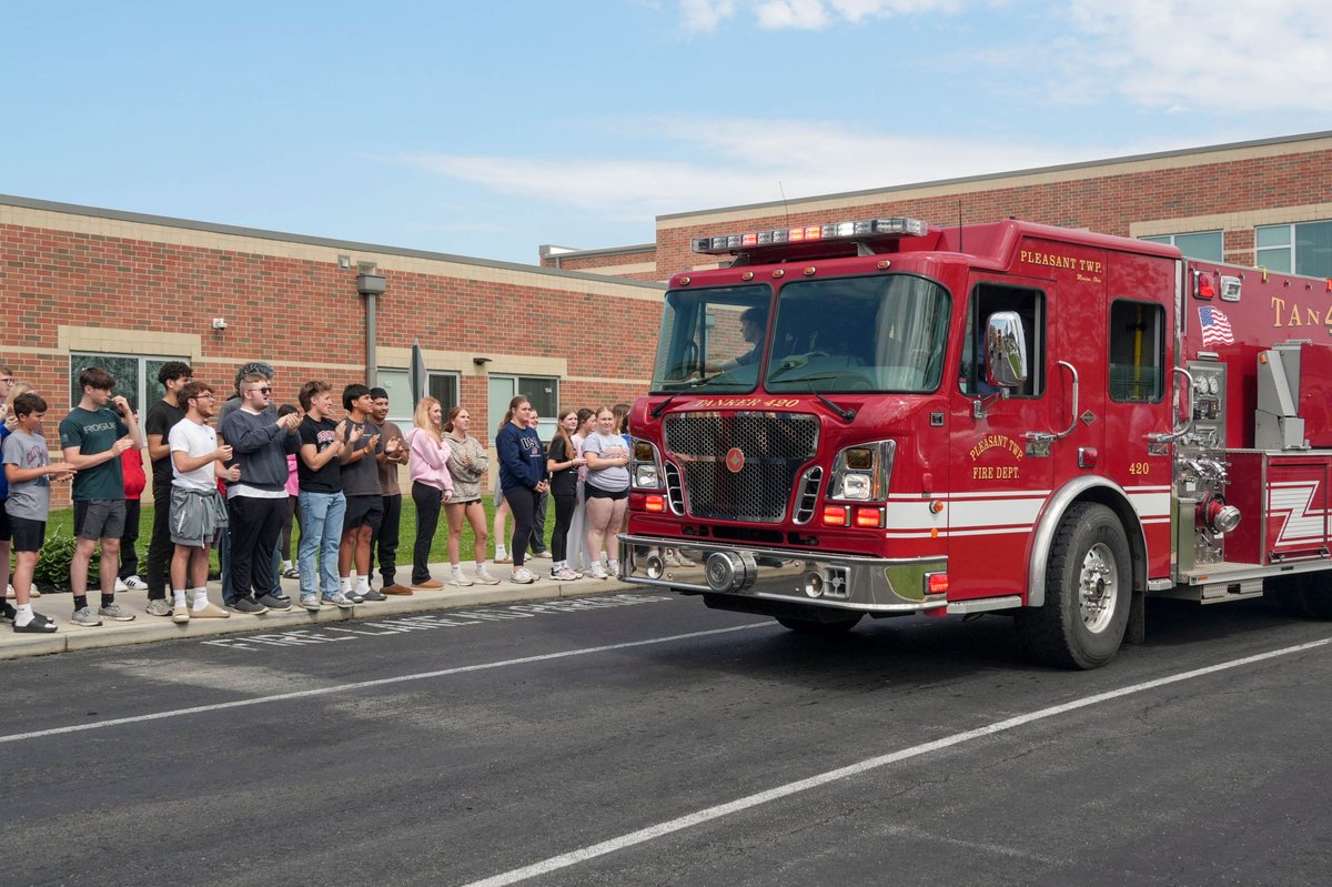 pleasantlocal's tweet photo. 🎓 Last week was one for the books! The senior parade was a special reminder of just how far this incredible group has come. We can’t wait to see all the amazing things ahead for the Class of 2026! ❤️ 🖤 #SpartansAdvance https://t.co/M6TSD80q0T
