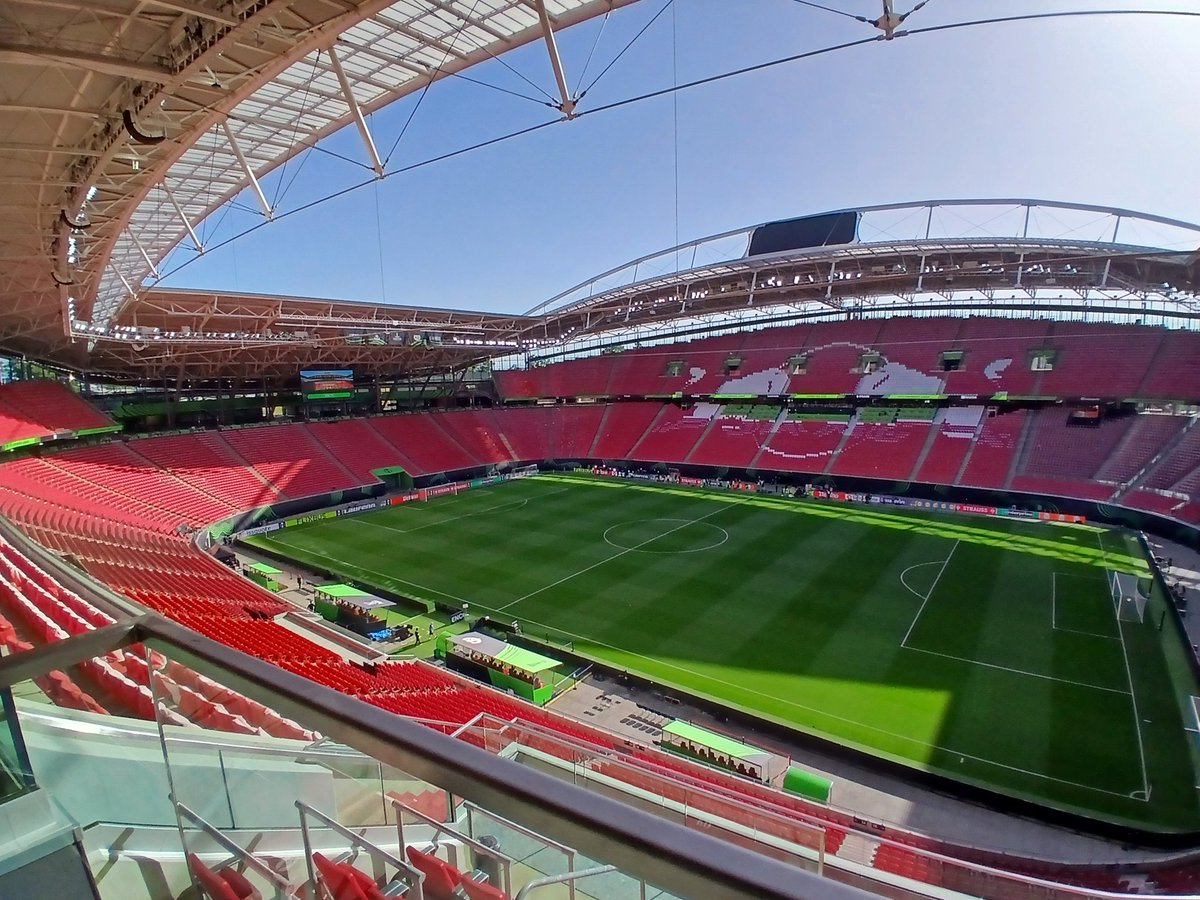 pasionporelrayo's tweet photo. Recordad este estadio porque aquí vamos a ser campeones de Europa. Este es el fondo reservado a la afición rayista
#RoadtoLeipzig #RayoVallecano #ADRV https://t.co/miCwfA356G