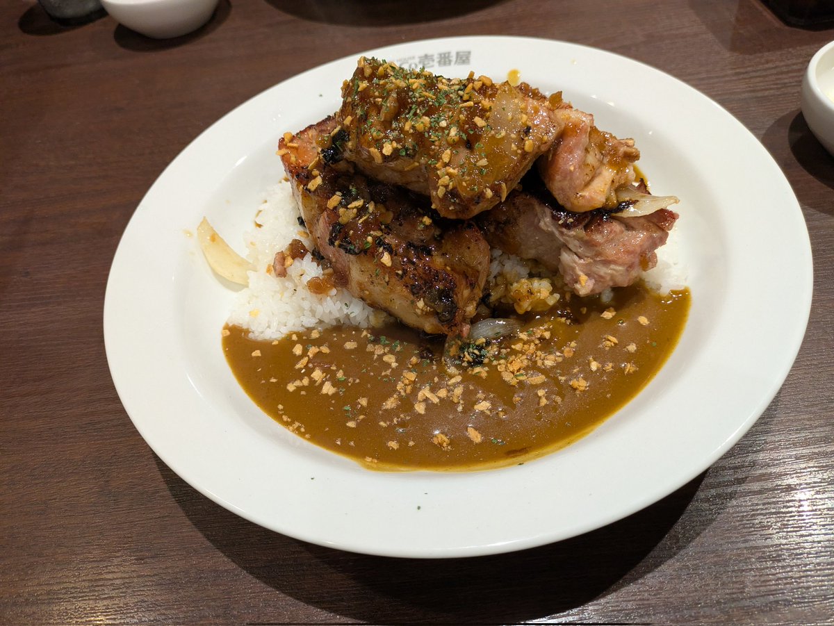 padosizo's tweet photo. CoCo壱番屋の肉塊カレーを食べてきました。
昔の時よりルーがすくなかったような気がしたけど、お店が違うから器の差かな？

とても美味しかった(⁠^⁠^⁠)
ちなみに食べたのは4番です(笑)

＃CoCo壱番屋
＃肉塊カレー https://t.co/REcDovdzrf