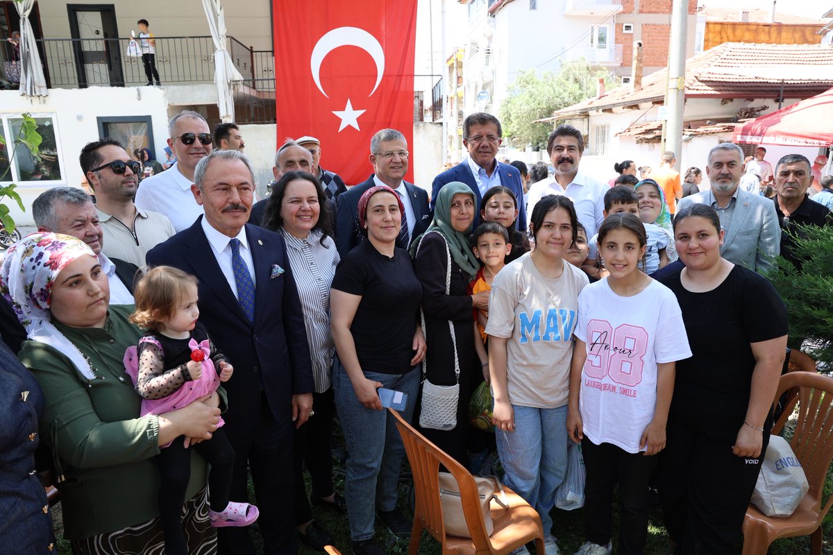 subasiogluMS's tweet photo. Fatih Mahallemizde geleneksel olarak düzenlenen Çörek Derme Etkinliği’ne katıldık. Çocuklarımızın neşesi, büyüklerimizin duaları ve geçmişten bugüne taşınan bu güzel geleneğin coşkusu görülmeye değerdi.
Mahalle kültürümüzü yaşatan, birlik ve beraberliğimizi pekiştiren bu anlamlı etkinlikte emeği geçen Fatih Mahallesi Eğitim Kültür Yardımlaşma ve Dayanışma Derneği yönetimine ve tüm mahalle sakinlerimize teşekkür ediyoruz.