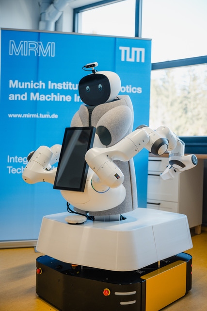 clearpathrobots's tweet photo. What robots are we showcasing at #ICRA2026 next week?👇 

Husky AMP — platform designed to help teams build, test, deploy, and scale real-world #AutonomousSystems faster.

Ridgeback — omnidirectional base for #MobileManipulation, #PhysicalAI, and human-robot interaction. https://t.co/owvNY9fanR