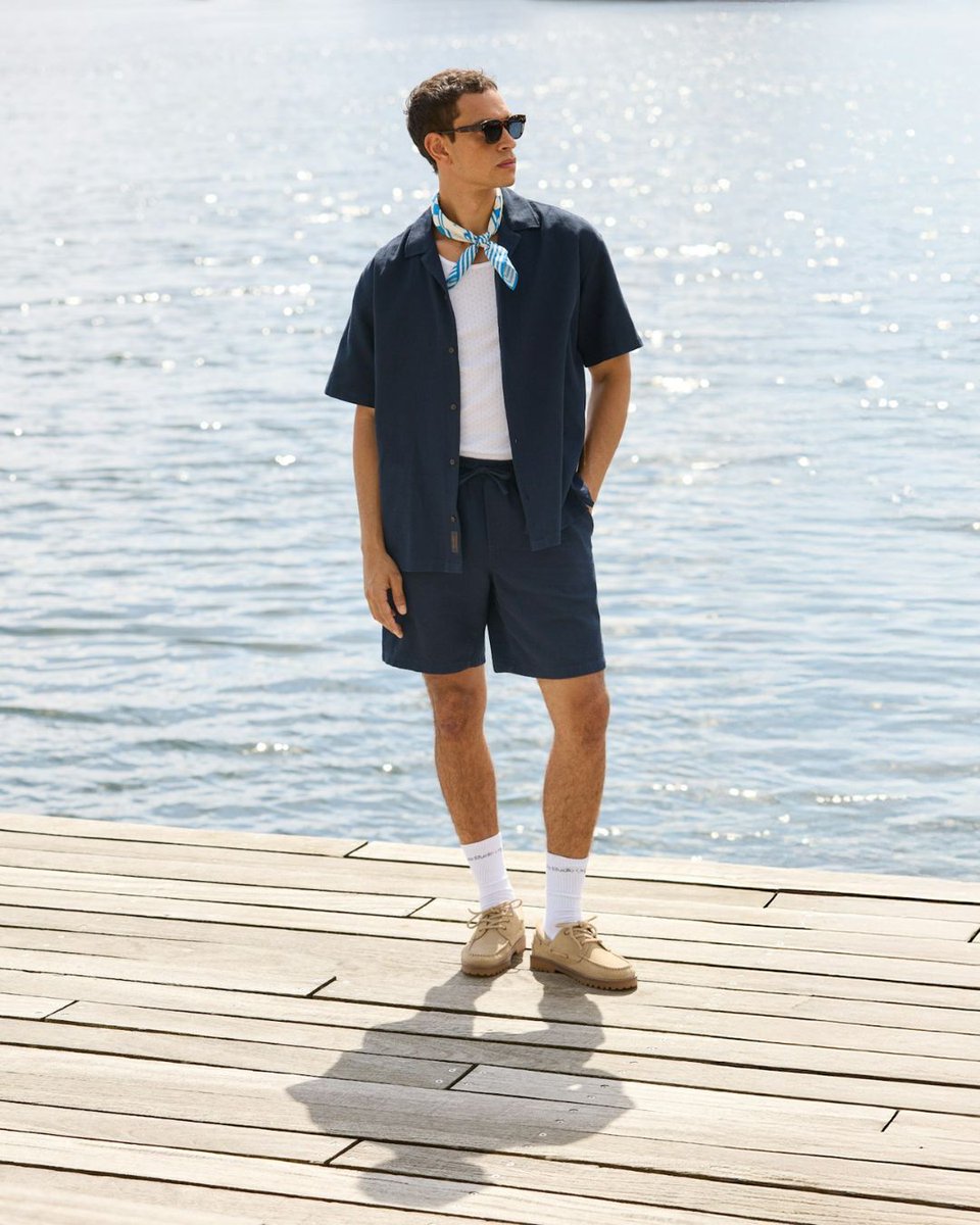 bestclothes's tweet photo. Chinos shorts är garderobens mest mångsidiga plagg – investera i ett par som tar dig från morgon till kväll med stil. Kända märken som Tiffosi Denim och Jack&amp;Jones. Hitta din favorit här ➡️ https://t.co/Edb5YzJYFm #tiffosidenim #jackandjones #chinoshorts #linneshorts #bestclothes https://t.co/Fgv8avg24f