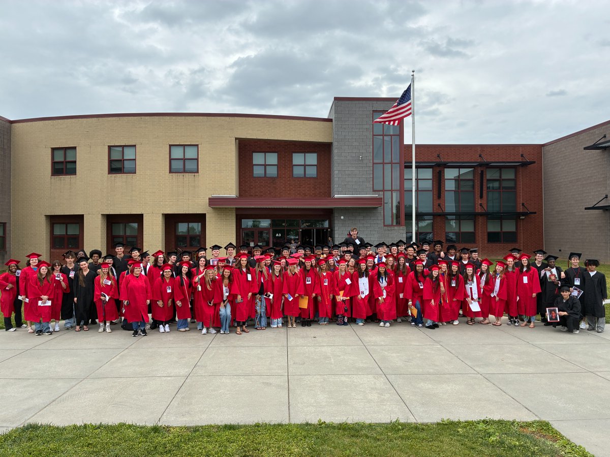hempfield's tweet photo. On Friday, they revisited the halls of their elementary and middle schools, and tonight they’ll cross the stage as Hempfield graduates! 🎓

The Grad Walk continues to be one of our favorite Hempfield traditions. #BlackKnightPride ❤️🖤 https://t.co/WGKB43hzR6