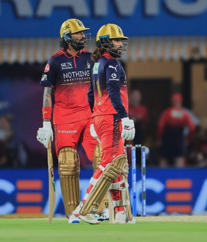 bitwisesandeep's tweet photo. 🔥 33 BALLS. 93* RUNS. PURE CARNAGE. 🔥

Rajat Patidar ne Qualifier 1 ko batting masterclass bana diya 💀
9 SIXES 🚀
5 FOURS ⚡

Playoff Patidar = Beast Mode Activated 💥
RCB FINAL KE DARWAAZE PAR HAI ❤️💙
DHURANDHAR PATIDAR 👑

#RajatPatidar #RCB #IPL2026 #PlayBold #Qualifier1 #RCBvsGT