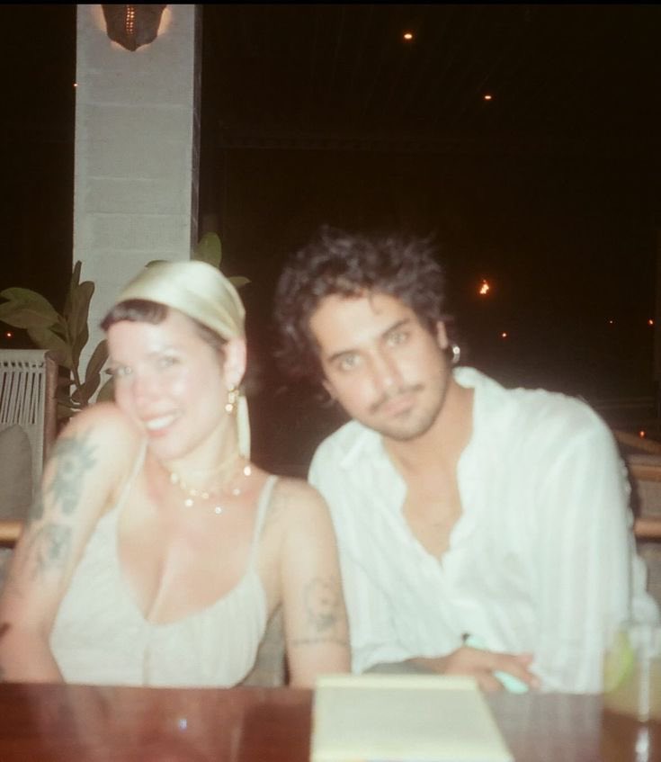HALSEYBRSL's tweet photo. Halsey disse que ela e Avan Jogia pretendem sim se casar, mas no momento os dois estão com agendas muito cheias para planejar o casamento. 🤍💍 https://t.co/U9ofLexDLy