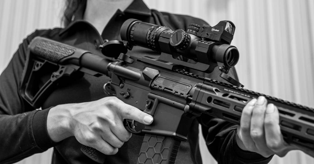FirefieldTM's tweet photo. IP67 waterproof. -13°F to 131°F. .338 recoil rated. The RapidStrike 1-4x24 was built for conditions you haven't faced yet. ❄️🔥 https://t.co/N0lVerPFjH