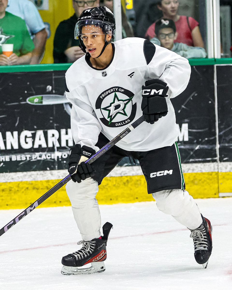victoriaroyals's tweet photo. Can't wait for our new ⭐️
 
📸 @DallasStars https://t.co/zKL5jwfVc9
